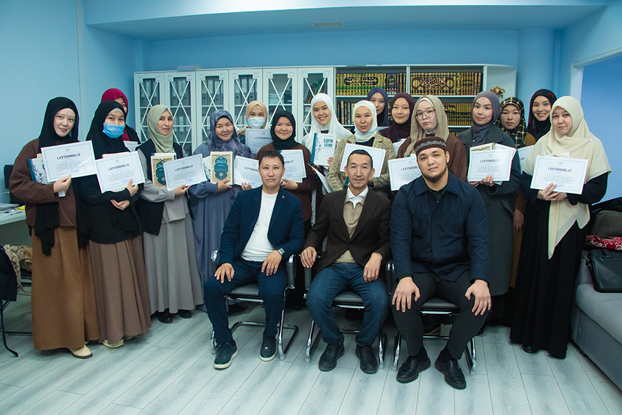 Студенттер Имам Жазари жазған «Муқаддиматул Жазария» мәтінін ұстаз Бердімұратов Бекболат жетекшілігімен толық меңгерді